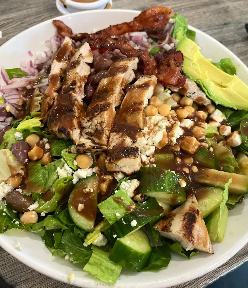 Mediterranean Salad with Chicken